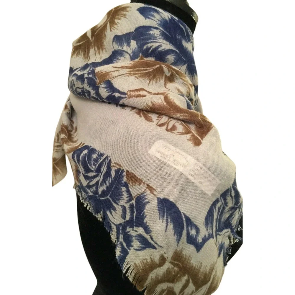 Jeffrey Lawrence For Lawrence Bentley Womens‎ Square Scarf Gray Floral 31